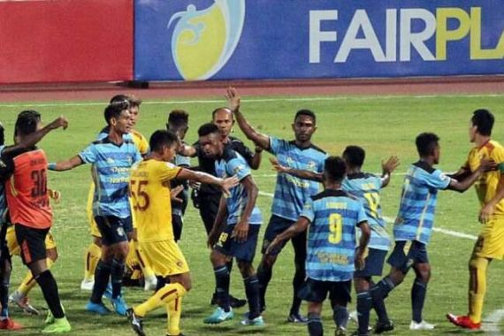 Diwarnai Insiden Perkelahian dan Fan Masuk Lapangan, Sriwijaya FC Taklukkan Persewar - JPNN.COM