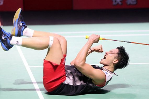 Juara di Fuzhou China Open 2019, Momota Sebut Kekalahan di Jakarta jadi Motivasi - JPNN.COM