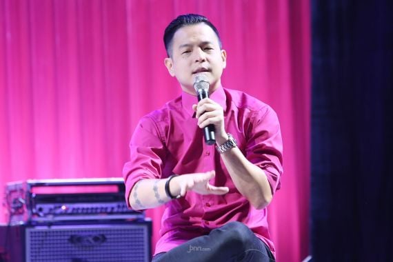 Kerap Pulang Telat, Ernest Prakasa Dikomplain Anak - JPNN.COM