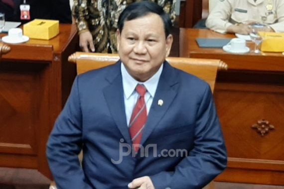 Cara Menhan Prabowo Merangkul Akrab Komisi I DPR - JPNN.COM