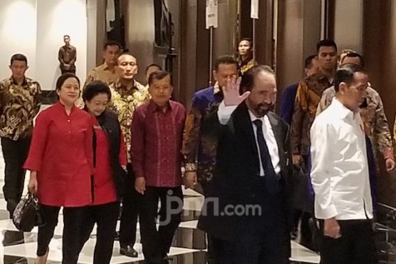 Jokowi dan Surya Paloh Tampak Akrab, Megawati Bersenda Gurau dengan JK - JPNN.COM