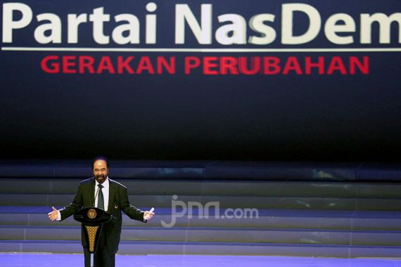 Politik Dua Kaki NasDem Menguntungkan Jokowi - JPNN.COM