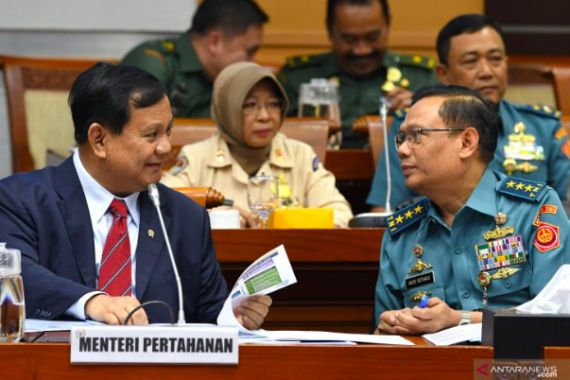 Menhan Prabowo Subianto Nyaris Keok karena Adian Napitupulu dan Effendi Simbolon - JPNN.COM