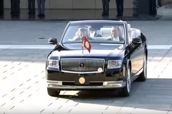 Kaisar Jepang Pensiunkan Rolls Royce Setelah 30 Tahun Menemani - JPNN.COM