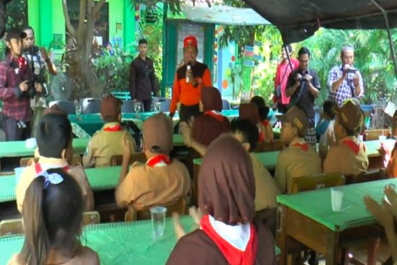 Trauma, Siswa SDN Gentong Sempat Minta Digendong Orang Tua Saat Masuk Sekolah - JPNN.COM