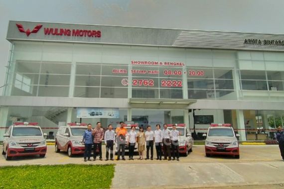 Wuling Sulap Confero Jadi Mobil Klinik dan Ambulans untuk Rumah Zakat - JPNN.COM