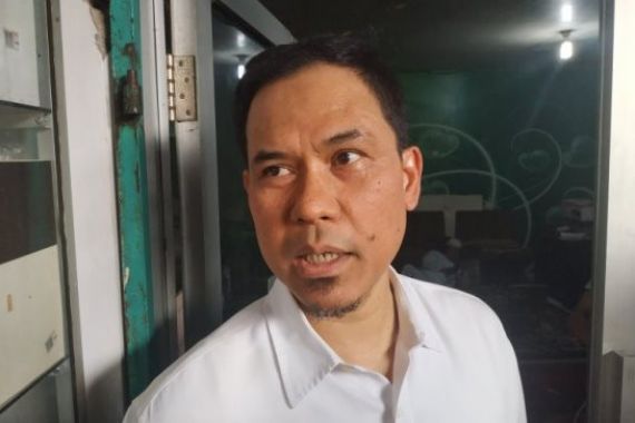 Munarman FPI: Pakai Rok Mini Dibiarkan, Bercadar dan Celana Cingkrang Dilarang - JPNN.COM