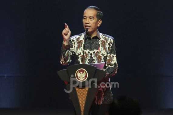 Minta Kepala Daerah tak Usah Rajin Buat Perda, Jokowi: Negara Ini Sudah Banyak Peraturan - JPNN.COM