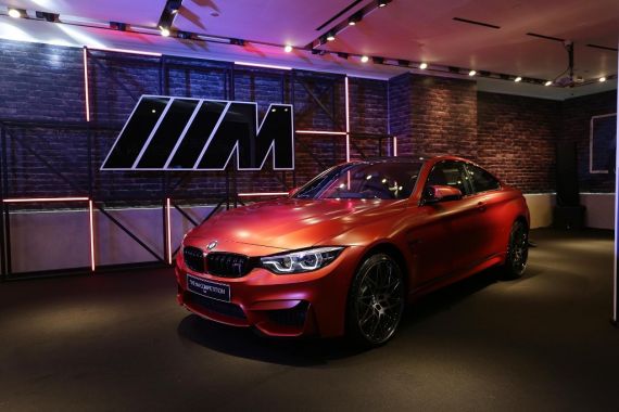 BMW M4 Competition Menggoda Penggila Kecepatan di Indonesia - JPNN.COM