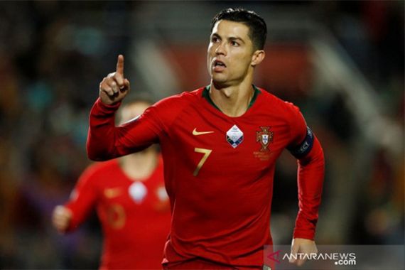 Cristiano Ronaldo Hat-trick, Portugal Menang Setengah Lusin Gol dari Lithuania - JPNN.COM