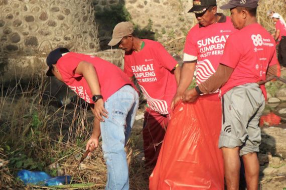 2.500 Relawan Ikut Aksi Bersih Anak Sungai Berantas - JPNN.COM
