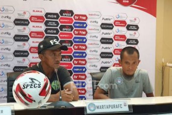 PSMS 2 vs 1 Martapura FC, Frans Sinatra: Kok PSSI Tega-teganya Tugaskan Wasit Begini? - JPNN.COM