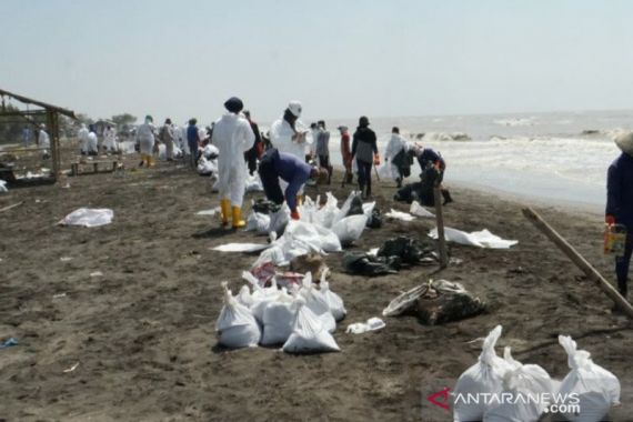 Lagi, Minyak Pertamina Tumpah di Laut Karawang - JPNN.COM