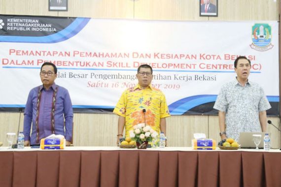 Kemnaker: Pentingnya Program SDC Bagi Peningkatan Kualitas SDM di Daerah - JPNN.COM