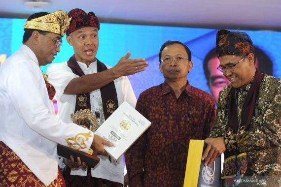 Diwarnai Cuitan Andi Arief, Ganjar Pranowo jadi Ketum Kagama Hingga 2024 - JPNN.COM