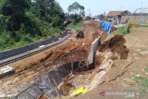 Penyebab Longsor Proyek Jalur Ganda KA Bogor-Sukabumi - JPNN.COM