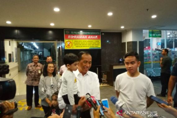 Usai Tengok La Lembah Manah, Presiden Jokowi Tersenyum - JPNN.COM