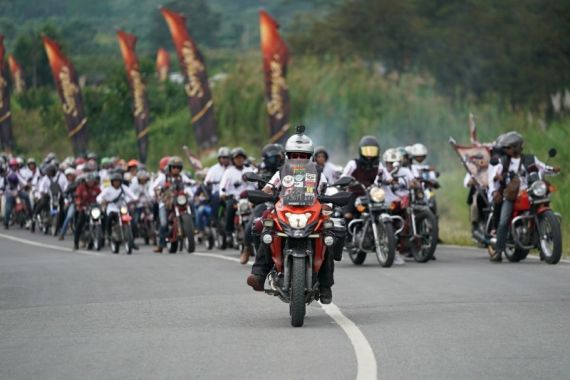 Keren, Suryanation Motorland Ajak Ribuan Bikers Berkemah di Atas Awan - JPNN.COM