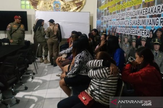 Belasan Wanita dan Waria Tunasusila Terjaring Operasi Yustisi - JPNN.COM