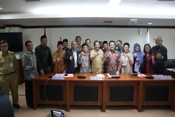 Komite I DPD RI dan Kemdagri Dorong Penyederhanaan Regulasi Perizinan di Daerah - JPNN.COM