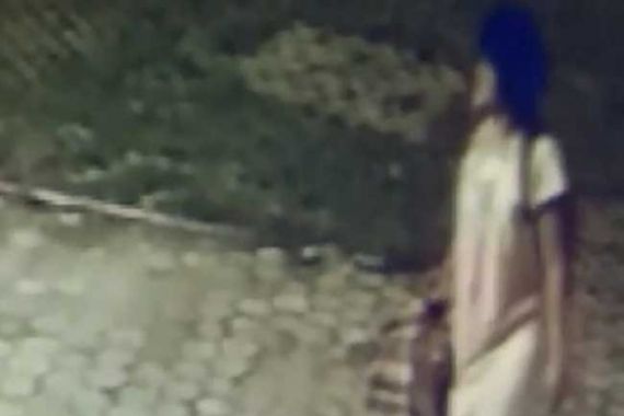 Seorang Wanita Memakai Baju Tidur Terekam CCTV Berbuat Terlarang di Masjid - JPNN.COM