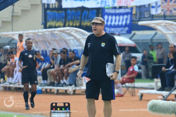Robert Alberts Beberkan Penyebab Persib Gagal Menang Melawan Bali United - JPNN.COM