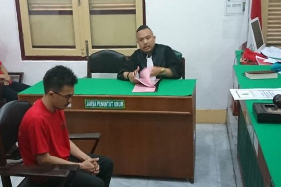 Hasanuddin Tertunduk Lemas Dituntut Hukuman Mati - JPNN.COM