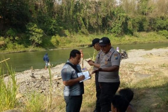 Bocah Hilang Saat Berenang di Sungai Brantas Blitar - JPNN.COM