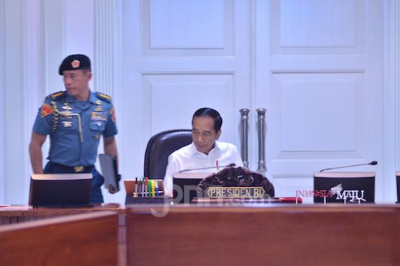 Jokowi Ingatkan Pengadaan Alutsista Jangan Berorientasi Proyek - JPNN.COM