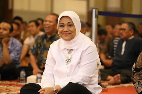 Ida Fauziyah Sampaikan Apresiasi untuk Petugas Posko THR Kemnaker - JPNN.COM