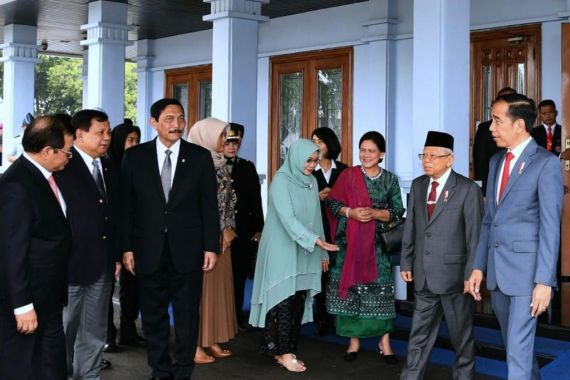 Dilepas Kiai Ma'ruf hingga Prabowo, Jokowi Bertolak ke Korea Selatan - JPNN.COM