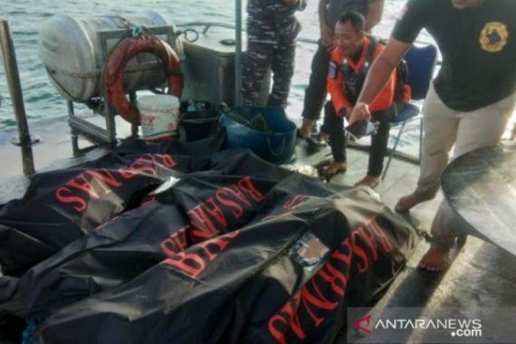 Tiga ABK KM Restu Bundo Ditemukan dalam Kondisi Meninggal di Perairan Labuhan Hiu - JPNN.COM
