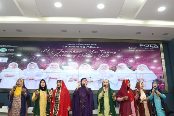 Dewi Yull Kolaborasi dengan Grup Nasyid Singapura Al Jawaher - JPNN.COM