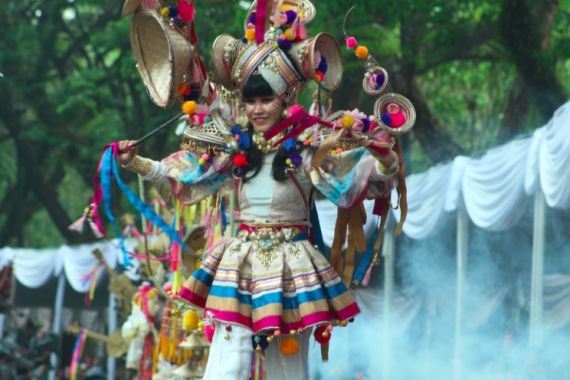 Jember Fashion Carnaval Meriahkan Lippo Village Festival - JPNN.COM