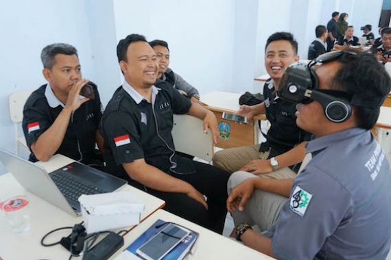SMK di Malang Sudah Gunakan Teknologi VR untuk Belajar, Keren Banget - JPNN.COM