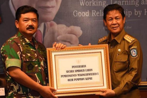 Panglima TNI Terima Hibah Lahan Pembangunan Makogabwilhan I - JPNN.COM