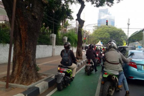 Lapor, Pak Anies Jalur Sepeda di Jaksel Masih Dilintasi Pengendara Motor - JPNN.COM