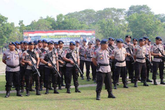 Brimob Diterjunkan Amankan Pilkades di Kabupaten Tangerang - JPNN.COM