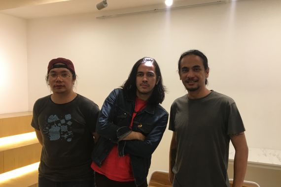 Kelompok Penerbang Roket Rebut Piala AMI Awards 2019 - JPNN.COM