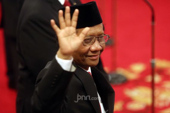 Jokowi Beri Grasi ke Koruptor Annas Maamun, Begini Penjelasan Mahfud MD - JPNN.COM