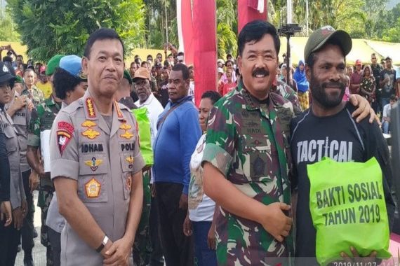Ratusan Prajurit TNI Diterjunkan di Timika - JPNN.COM