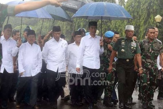 Ha ha ha... Masa, Presiden Jokowi Takut pada FPI? - JPNN.COM