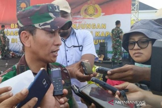 Prajurit TNI Baku Tembak dengan KKB, Helikopter Balik ke Timika - JPNN.COM
