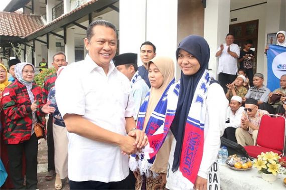 Ketua MPR RI Lepas Jemaah Umrah Baladhika Karya - JPNN.COM