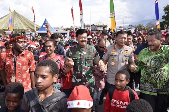 TNI dan Polri Akan Selalu Hadir Bersama Masyarakat - JPNN.COM