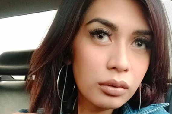 Anak Jatuh dari Apartemen, Karen Idol Laporkan Suami ke polisi? - JPNN.COM