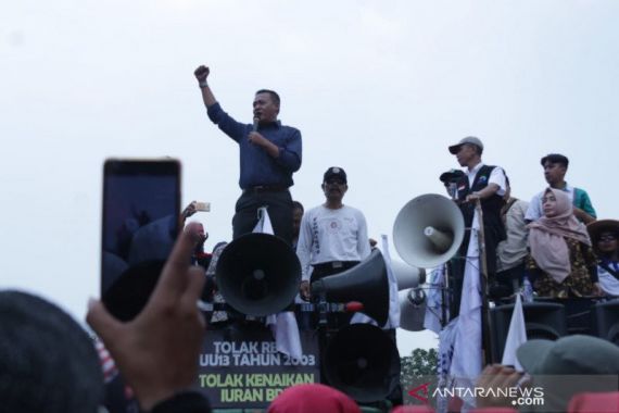 Obon Tabroni: Ridwan Kamil Jangan Buat Kebijakan Aneh-aneh soal UMK - JPNN.COM