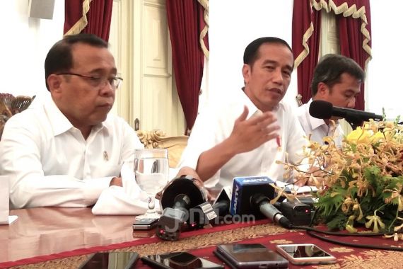 Cara Pak Jokowi dan Menteri Pratikno Tepis Anggapan Cawe-cawe soal Golkar - JPNN.COM
