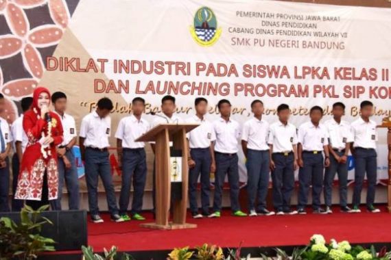 Pemdaprov Jabar Gelar Pendidikan Layanan Khusus di LPKA Kelas II Bandung - JPNN.COM