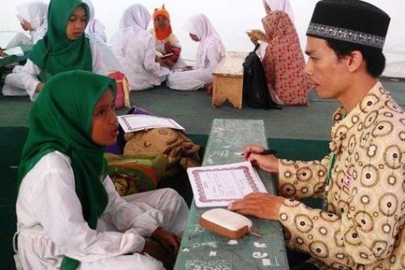 Pemerintah Menyiapkan Insentif per Bulan untuk Pelajar yang Hafal Alquran - JPNN.COM